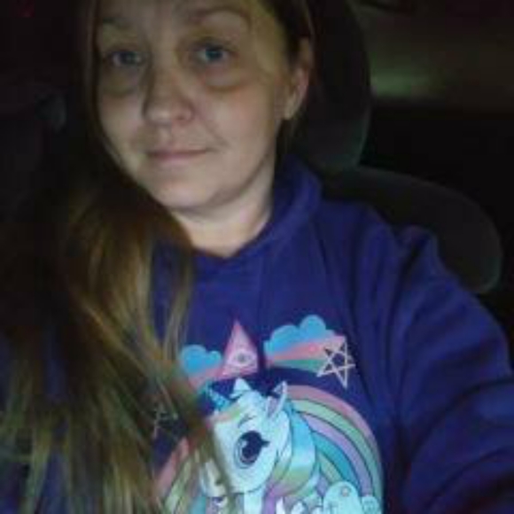 Meet your Posher, Celina - Picture 3 of 16